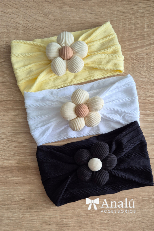Balacas bordadas con moño en flor